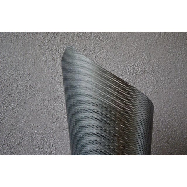 Amazing and striking design for this large floor lamp. All metal, sculptural and original, it is made of a high draped...