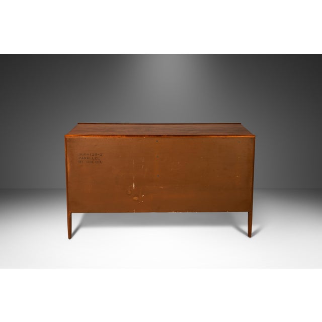 Drexel Parallel Mid-Century Modern Six-Drawer Dresser in Walnut by Barney Flagg for Drexel's Parallel Line, Usa, C. 1960's For Sale - Image 4 of 12