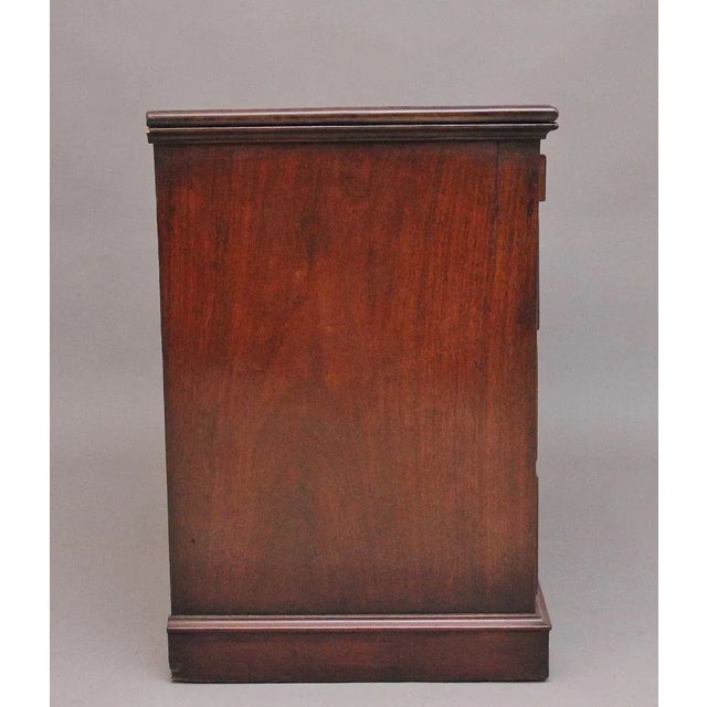 Wood Early 19th Century Mahogany Kneehole Desk, 1830s For Sale - Image 7 of 12