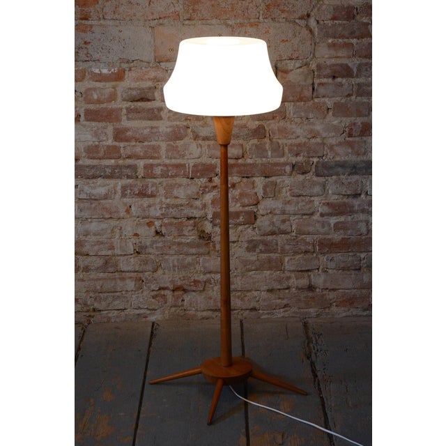 Brown Mid-Century Modern Floor Lamp in Beech from Úluv, 1960s For Sale - Image 8 of 9