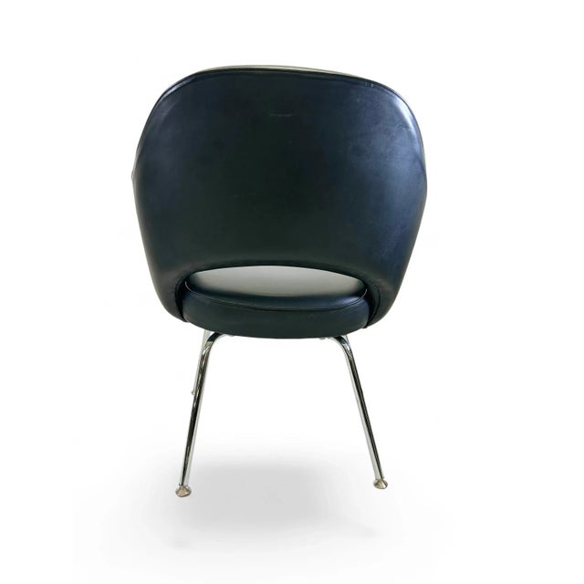 1980s Saarinen Executive Armchair in Original Black Leather, Steel Tubular Legs For Sale - Image 5 of 7