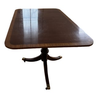1980s Baker Furniture Style Georgian Banded Mahogany Double Pedestal Dining Table For Sale