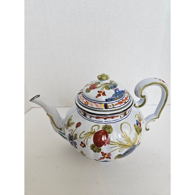 This large Carnation pattern AMM Majolica teapot is made in Italy. It stands 7 inches in height and holds 6 cups of your...