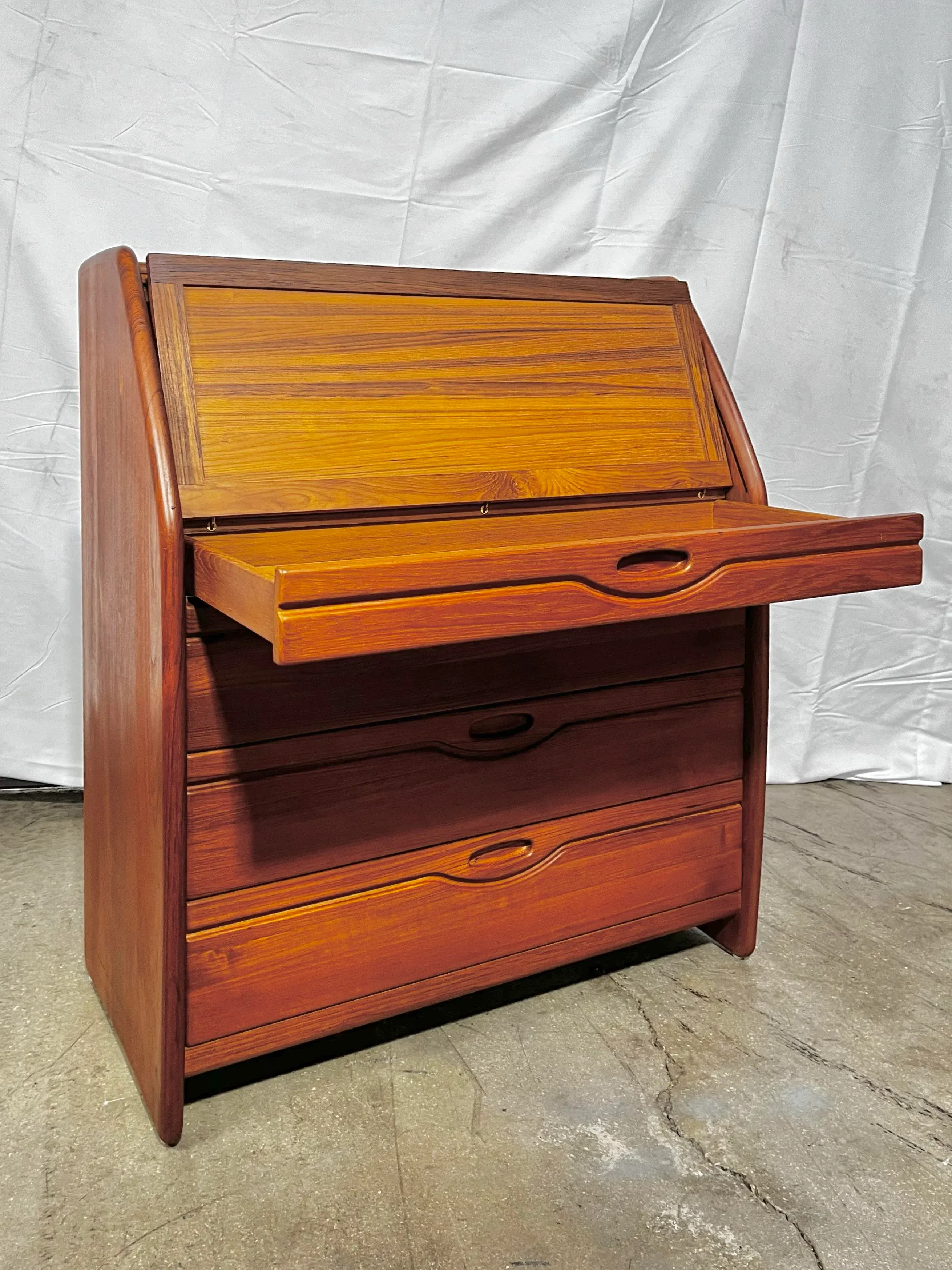 Taeko Nagai様　美品✨ アンスリード　コンストラクティブウェーブ　38 Danish Mid Century Modern Tambour Roll-Top Secretary Desk | by