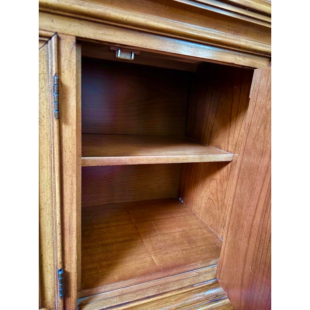 1960s Vintage Thomasville French Provincial Display and Buffet Cabinet For Sale - Image 5 of 12