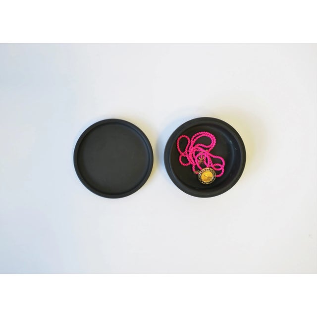 Late 20th Century Wedgwood Egyptian Revival Matte Black Basalt and Gold Jewelry Box For Sale - Image 5 of 11