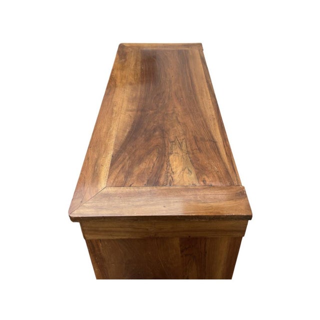 Magnificent Restoration period chest of drawers in solid walnut, early 19th century. Very good condition. Dimensions:...