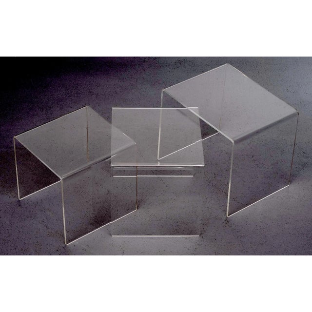 French Nesting Tables in Acrylic Glass, 1970s, Set of 3 For Sale - Image 4 of 8