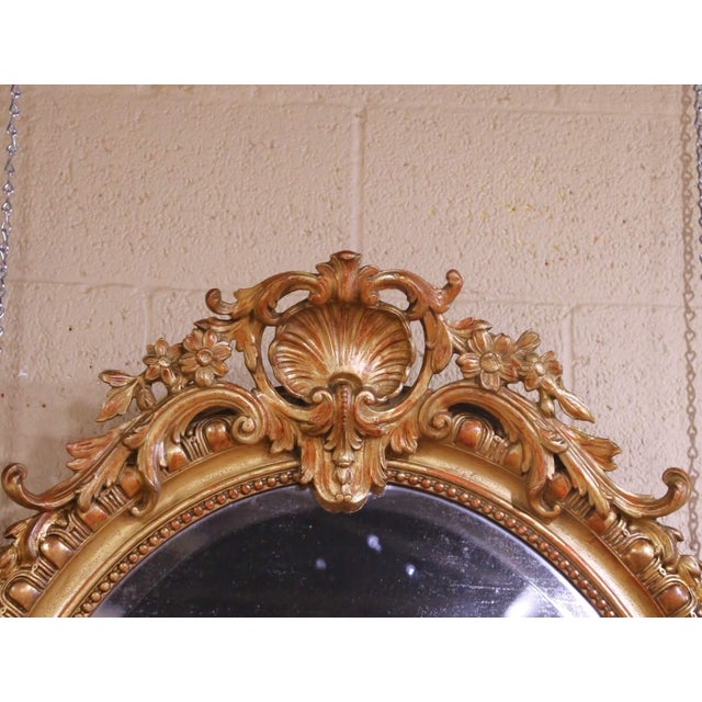 French 19th Century French Louis XV Giltwood Oval Wall Mirror With Beveled Glass For Sale - Image 3 of 7