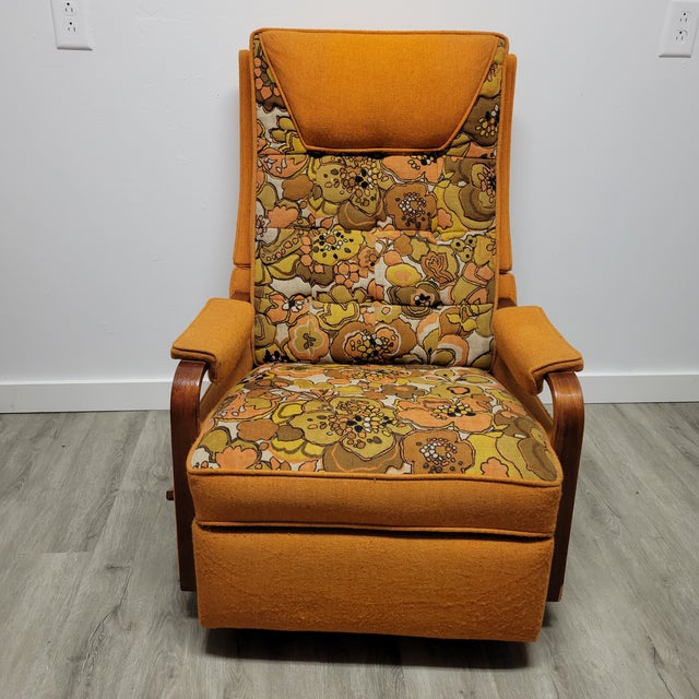 Vintage 1970s Recliner Rocker in Floral Upholstery For Sale - Image 9 of 10
