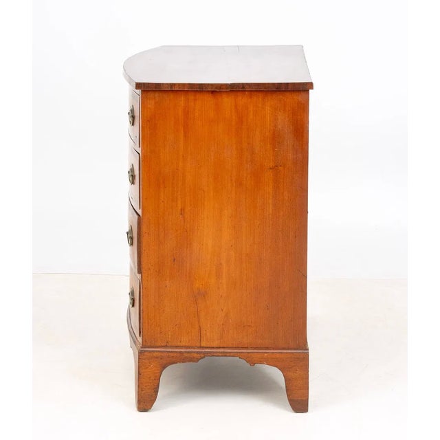 Antique English George III Chest of Drawers | Ca. 1790–1810 For Sale - Image 4 of 6