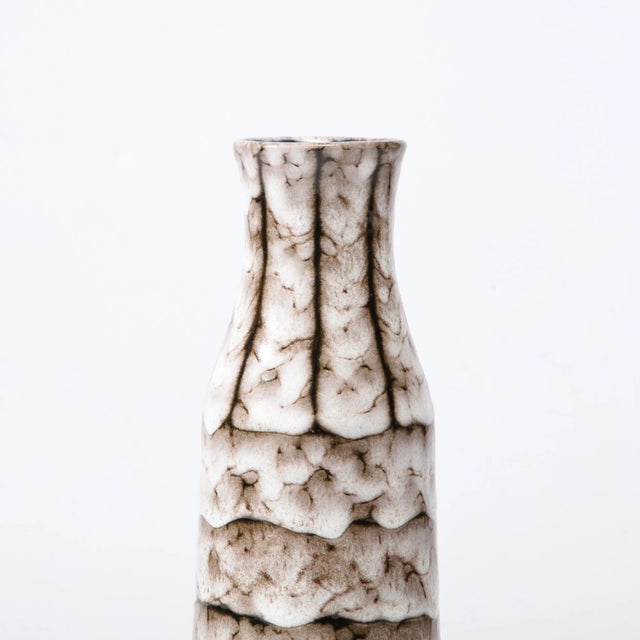 1960s Mid-Century Modernist White and Earth Toned Ceramic Vase With Banded Detailing For Sale - Image 5 of 13