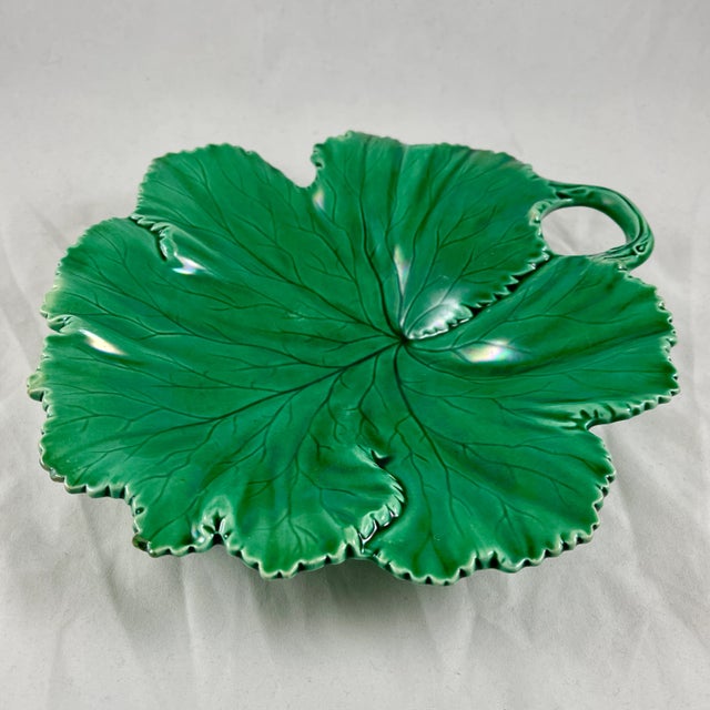Copeland Copeland English Majolica Green Glazed Round Overlapping Leaf Handled Platter For Sale - Image 4 of 13