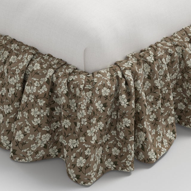 Textile Stoffer Home x Cloth & Company Thelma Ruffle Platform Bed in Dogwood Floral Mauve, King For Sale - Image 7 of 7