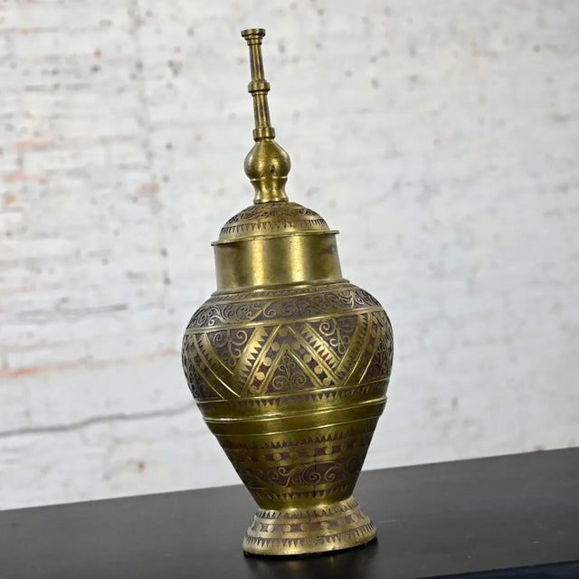 20Th Century Asian Islamic Philippine Wedding Vessel or Gador or Mindanao Maranao Cast Brass Urn For Sale - Image 4 of 12