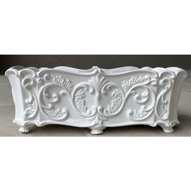 Cream Circa 1980 Neoclassical Mottahedah-Style Terraglia Bianca (Creamware) “Flower Box" Cachepot or Jardinière, Italy For Sale - Image 8 of 18