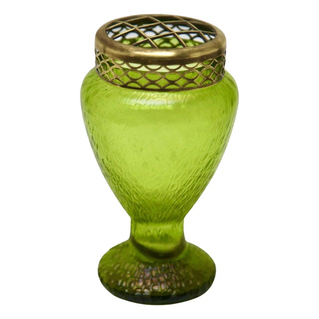 Art Nouveau Green Iridescent Glass Pique Fleurs Vase attributed to Loetz, 1920s For Sale