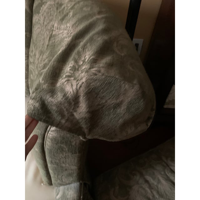 1990s Loose Pillow Back Rolled Arm Curved Sofa Attributed to Bernhardt For Sale In New York - Image 6 of 6