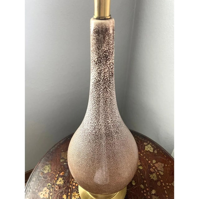 Mid 20th Century Mid-Century Modern Table Lamp With Graduated Pebble Texture and Brass Base For Sale - Image 4 of 7