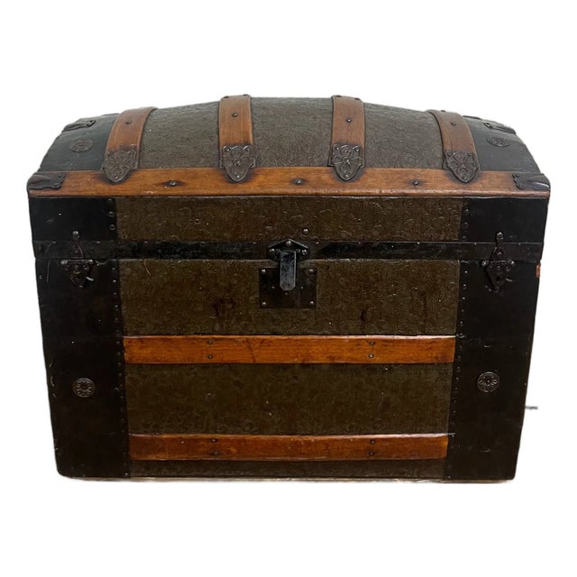 Antique Camel Back Steamer Trunk Chest With Tray For Sale
