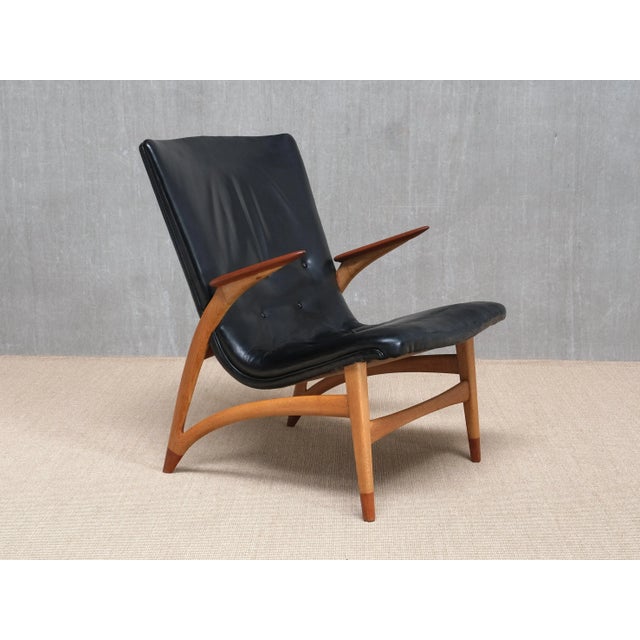 Black Lounge Chair in Black Leather, Oak & Teak by Arne Hovmand Olsen for J.L. Møllers, Denmark, 1952 For Sale - Image 8 of 15