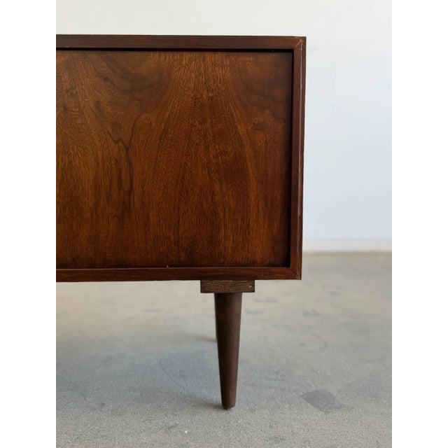 Mid Century Modern Chest of Drawers For Sale - Image 15 of 18