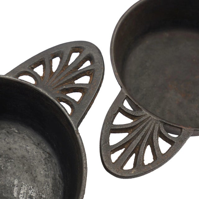 Two Graduated Cast Iron Porringers by Kenrick Iron Mongers, 1790-1830 For Sale - Image 4 of 8