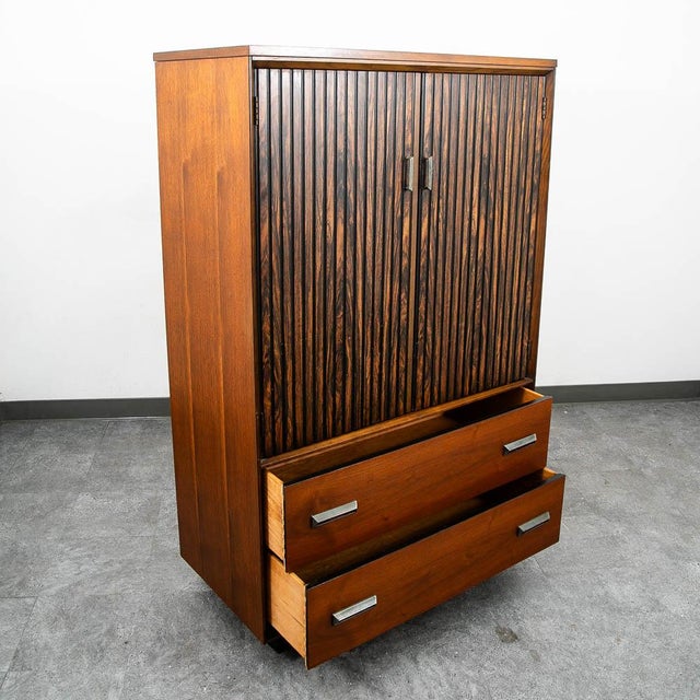 Mid Century Modern Dresser Gentleman's Chest Bassett Walnut Cabinet Drawers MCM For Sale In Sacramento - Image 6 of 10