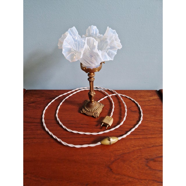 Table Lamp in Gilt Bronze and Opalescent Glass, Early 20th Century For Sale - Image 16 of 18