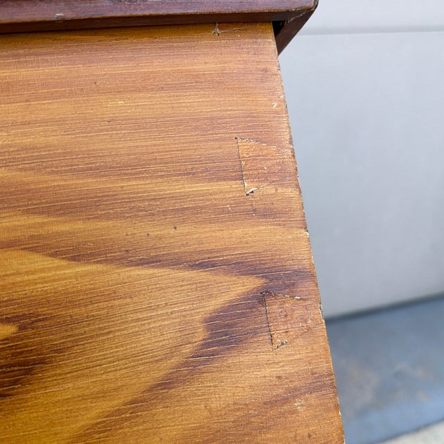 A Very Nice Antique Pennsylvania Paint Decorated Woodbox, 19th Century For Sale - Image 10 of 12