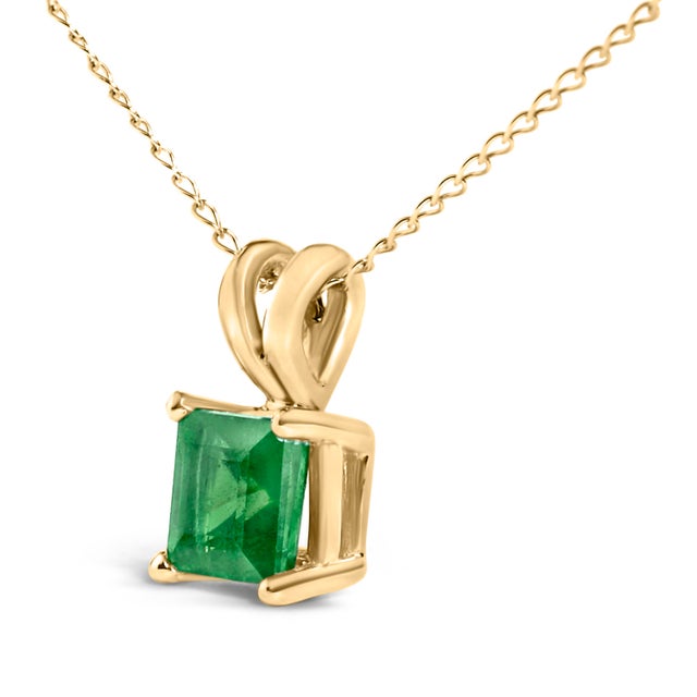 Contemporary 14K Yellow Gold 5x5 MM Square Shaped Green Emerald Solitaire Pendant Necklace For Sale - Image 3 of 5