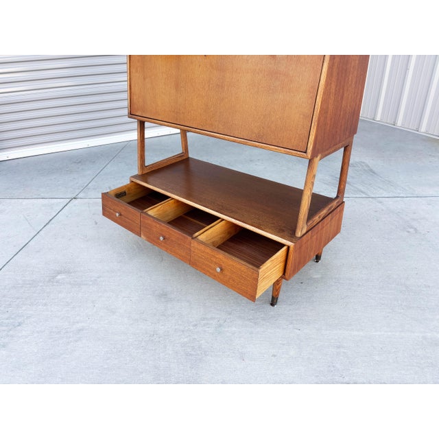1950s Mid-Century Walnut Wall Unit Secretary Desk & Bookcase by Saginaw Furniture For Sale - Image 15 of 18