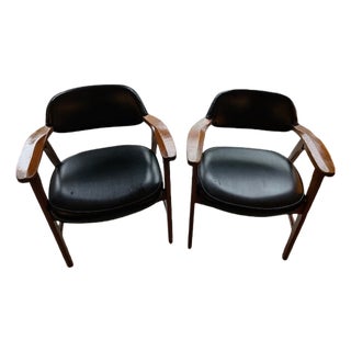 Vintage Pair of Hon Mid Century Solid Walnut Dinning/Guest Chairs Black Vinyl For Sale