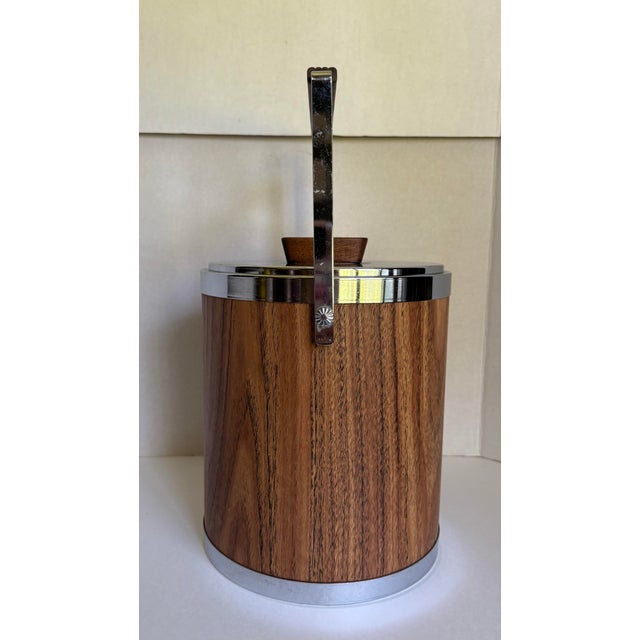 Wood 1960s Mid Century Modern Kromex Faux Wood Ice Bucket With Chrome Lid & Wood Accents For Sale - Image 7 of 12