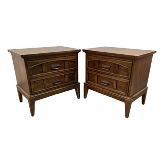 Pair of Vintage Dixie Furniture Walnut MCM Tuscan Style Nightstands For Sale