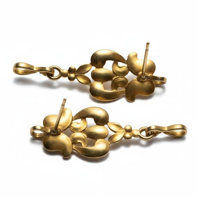 1980s Rare 19k Yellow Gold Vintage Floral Drop Earrings, A Pair For Sale In New York - Image 6 of 13