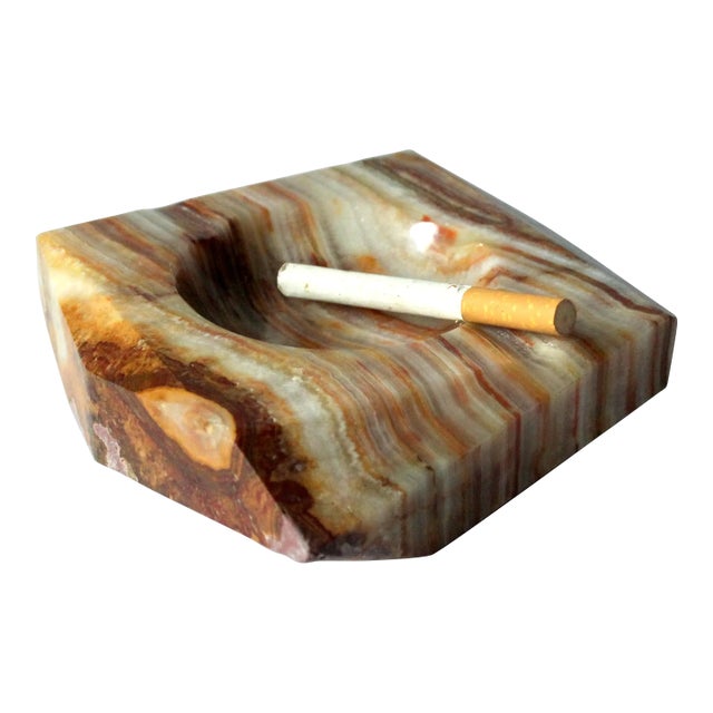 Handcarved onyx ashtray beige-brown in good vintage condition dimensions nearly 4.72 x 4.72" - height 1.18" - weight 1.08...