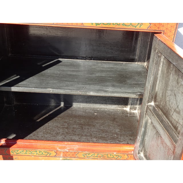 Vintage Oriental Asian Chinese Red Lacquer Chinoiserie Cabinet Entry Side Table For Sale In Los Angeles - Image 6 of 12