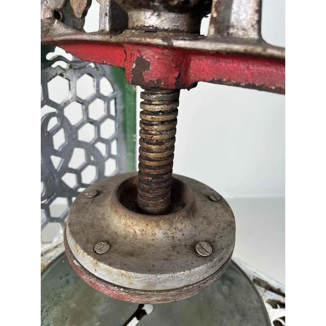 Old ice scraper for scraping a block of ice into fine ice. This ice scraper was used at summer festivals in Japan,...