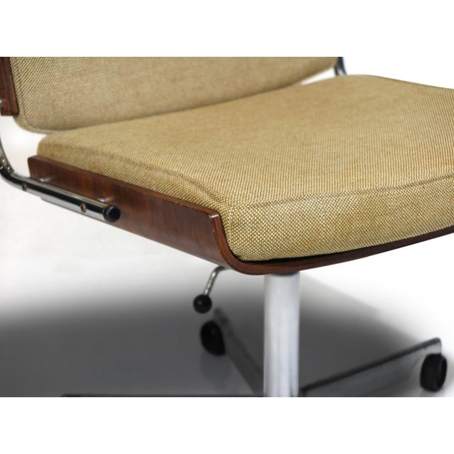 Pair of Mid-Century Danish Office Desk Chairs in Rosewood, Chrome With Adjustable Height For Sale - Image 4 of 10