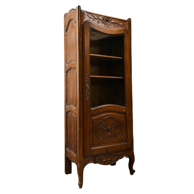 Carved Walnut Display Cabinet – Louis XV Style, Early 20th Century An elegant corner display cabinet in solid walnut, in...