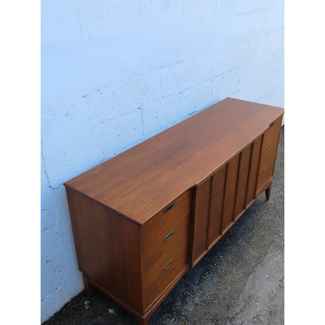 Kent Coffey Parkway Mid Century Modern Low Long Dresser Bathroom Vanity 6385 For Sale - Image 11 of 16