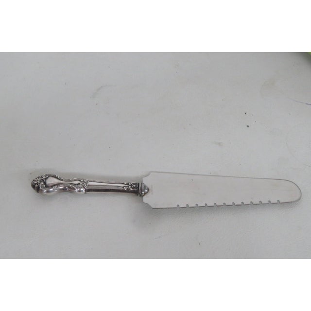 Traditional Mid 20th Century Pie Cake Server Stainless Steel Blade Sterling Silver Scrollwork Handle For Sale - Image 3 of 9