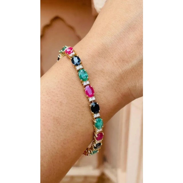 15.01 Ct Emerald, Ruby and Blue Sapphire Tennis Bracelet in 14k Yellow Gold For Sale - Image 4 of 13