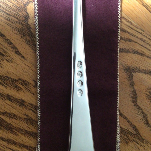 Georgian Style Pierced Serving Spoon and Georgian Style Solid Serving Spoon Georgian Style Silver Plated - A Pair For Sale - Image 10 of 13