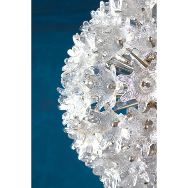 1960s Vintage Murano Glass Flower Sputnik Pendant Lights from Venini, Italy, 1960s, Set of 2 For Sale - Image 5 of 12