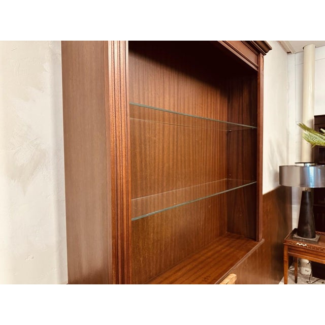 English Chesterfield Mahogany Bar with Bar Stools, Set of 5 For Sale - Image 17 of 18