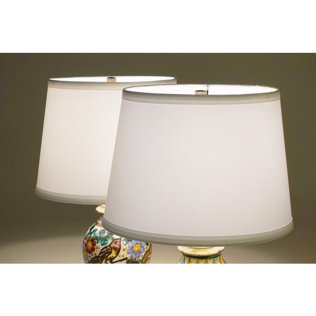1960s Majolica Italy Hand Painted Bird Ceramic Pottery Boudoir Table Lamps - a Pair For Sale - Image 10 of 15