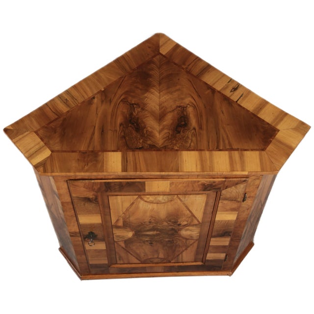 Antique Baroque Corner Cupboard in Walnut Veneer, 1800 For Sale - Image 4 of 18