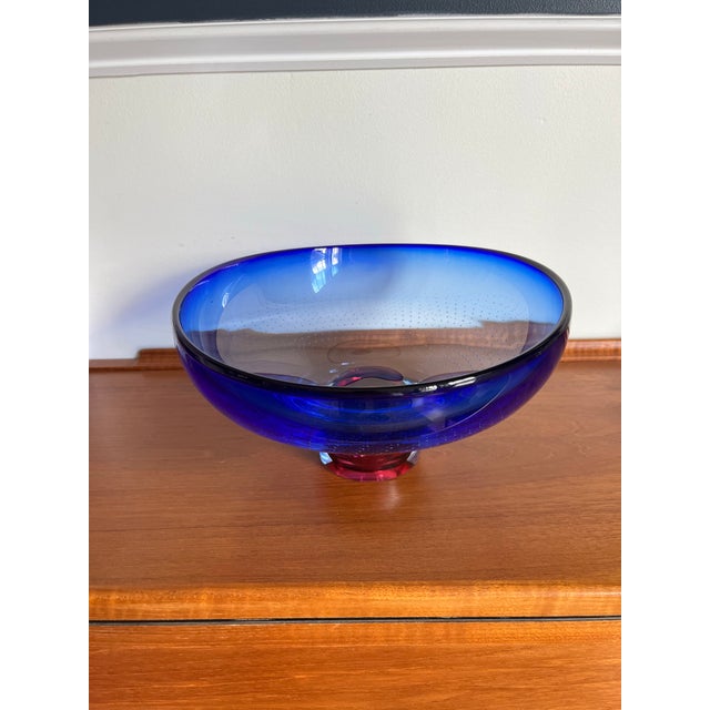 Mid-Century Modern Signed Göran Wärff Kosta Boda Cobalt Blue & Ruby Art Glass Centerpiece Bowl For Sale - Image 3 of 12